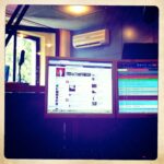 Vysílací studio radia City 93,7 FM mívá různé nálady.