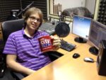 Eduard se dokonce vyfotil ve studiu jiného rádia